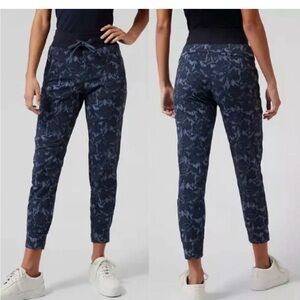 Athleta Trekkie North Jogger in Ethereal Bloom Cottage Blue, Size 6